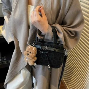 Túi Xách Nữ Mini Dáng Hộp Da Lộn Đeo Chéo & Xách Tay Kèm Charm Gấu Cute Phong Cách Hàn Quốc - Đen
